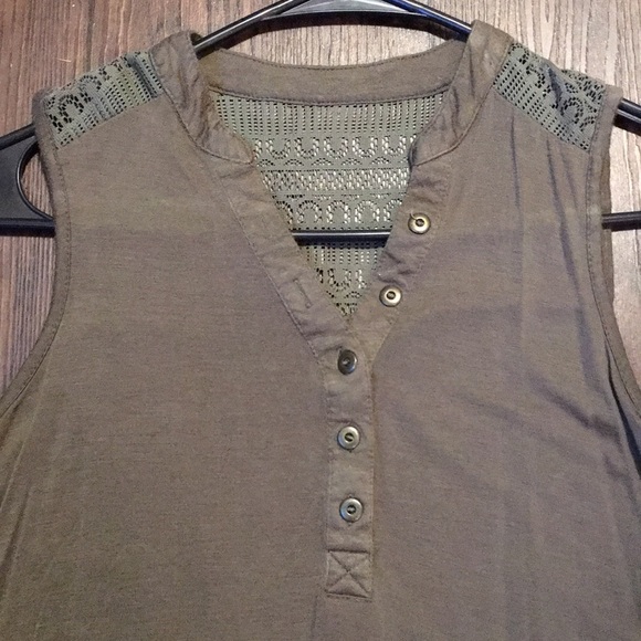 Green sleeveless top - Picture 4 of 5